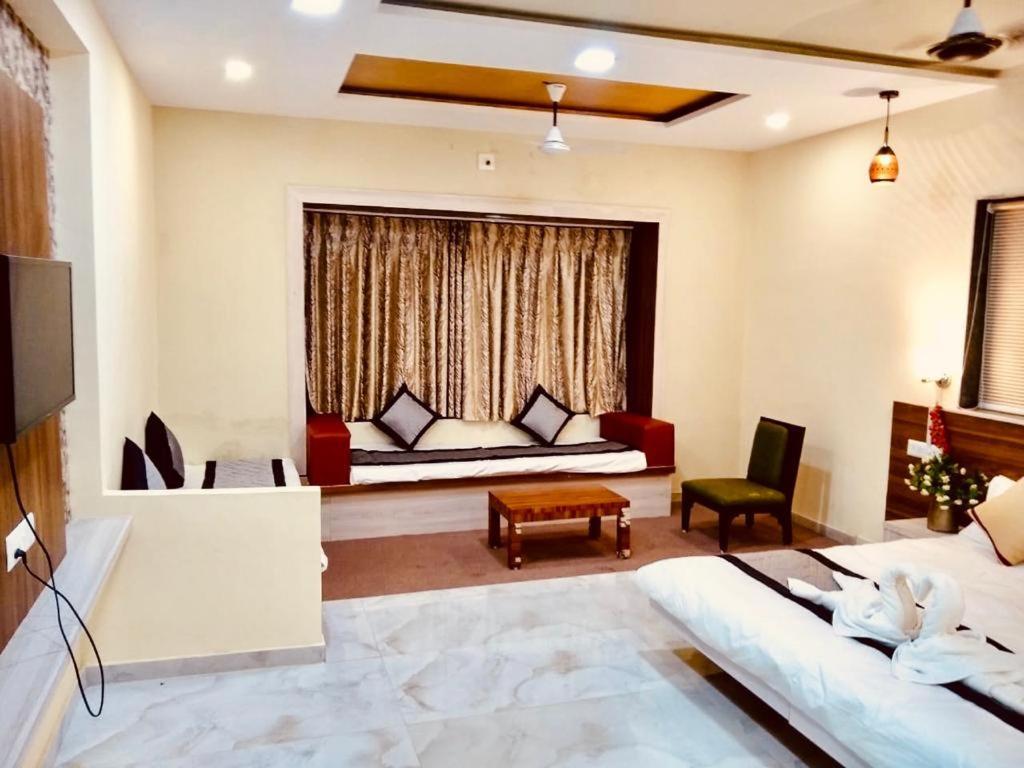 أحمد أباد Royal Club & Resort المظهر الخارجي الصورة