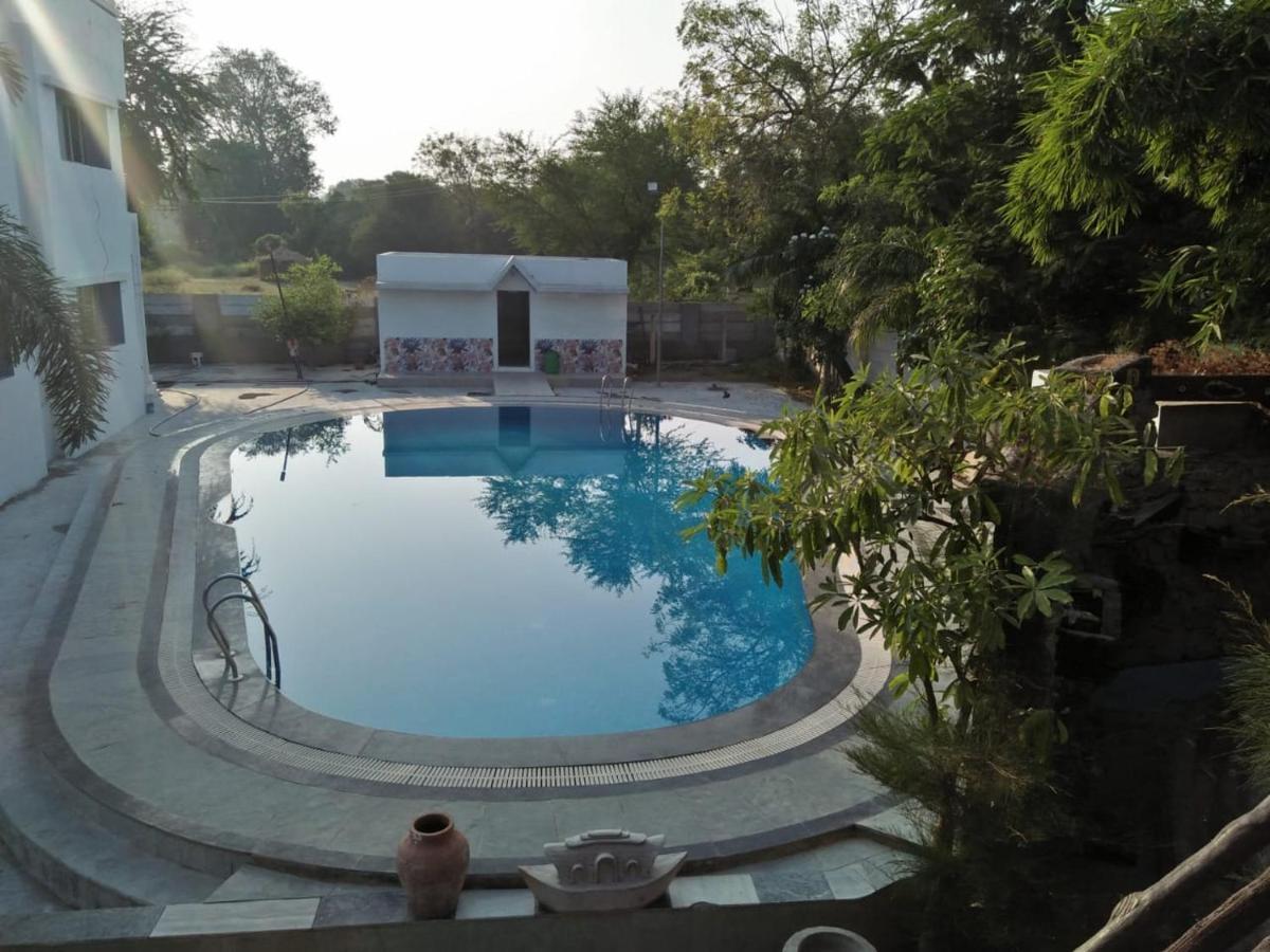 أحمد أباد Royal Club & Resort المظهر الخارجي الصورة